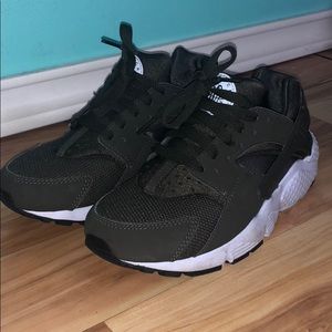 Olive green nike huarache